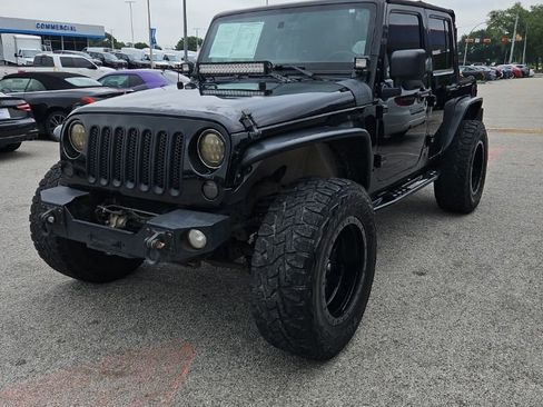 Used 2013 Jeep Wrangler Unlimited Rubicon w/ Connectivity Group AWD/4WD image 3