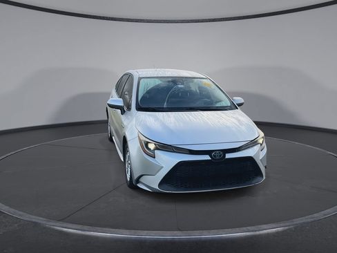 Used 2020 Toyota Corolla LE FWD image 3