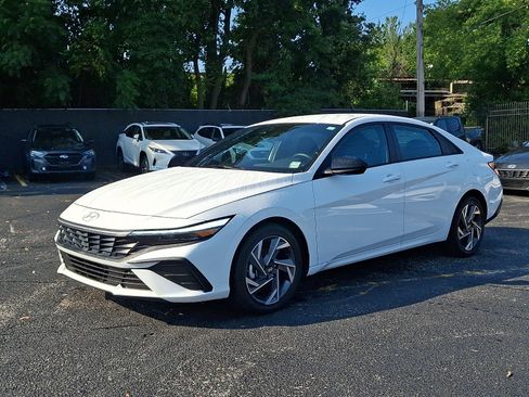 Certified 2025 Hyundai Elantra Sport FWD image 3