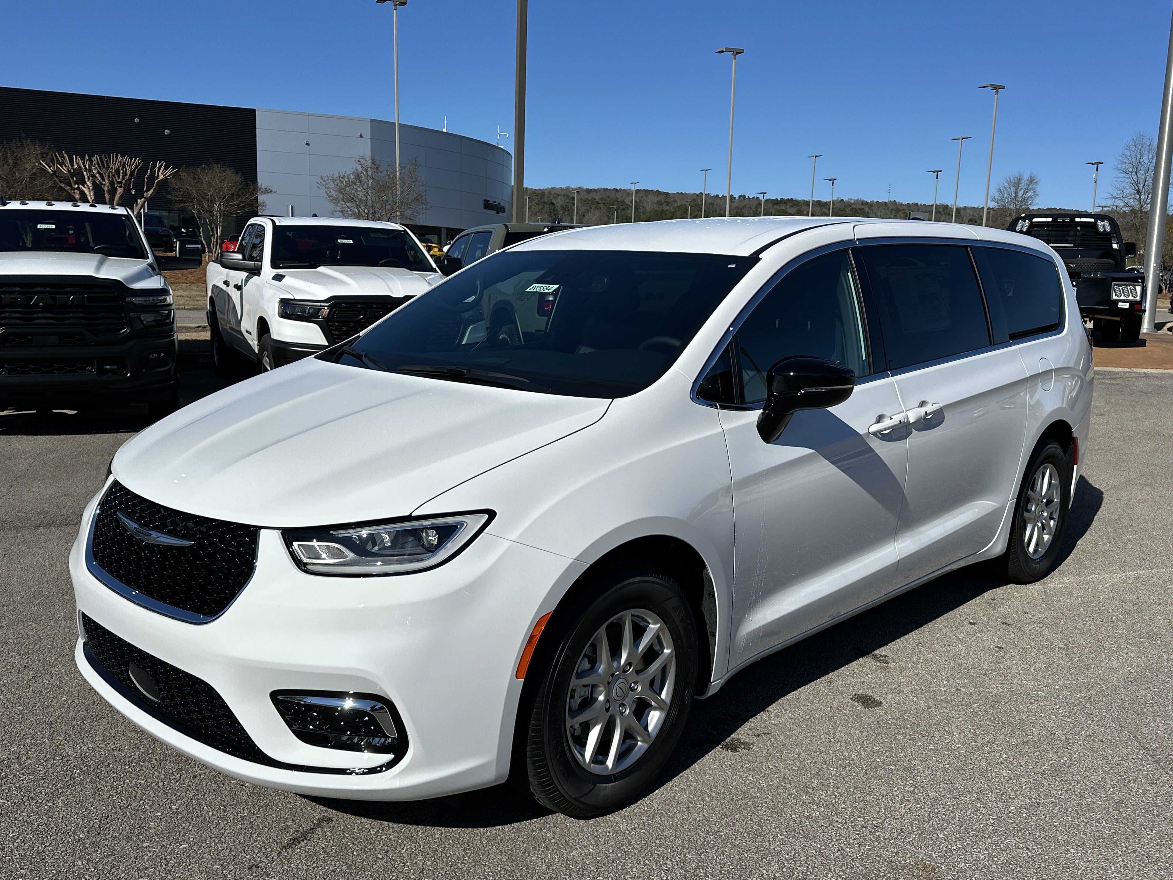 New 2026 Chrysler Pacifica Select FWD image 3