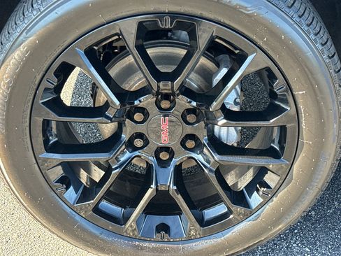 Used 2022 GMC Yukon SLE w/ Gmc Pro Safety Plus Package image 9