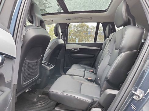 Used 2021 Volvo XC90 T5 Momentum w/ Climate Package image 10