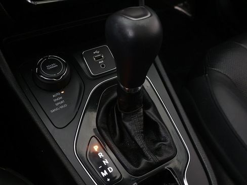 Used 2019 Jeep Cherokee Limited AWD/4WD image 54