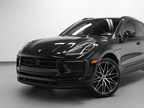 Certified 2024 Porsche Macan AWD/4WD image 7
