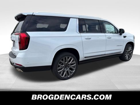 New 2026 GMC Yukon XL Denali Ultimate w/ LPO, Illumination Package AWD/4WD image 3