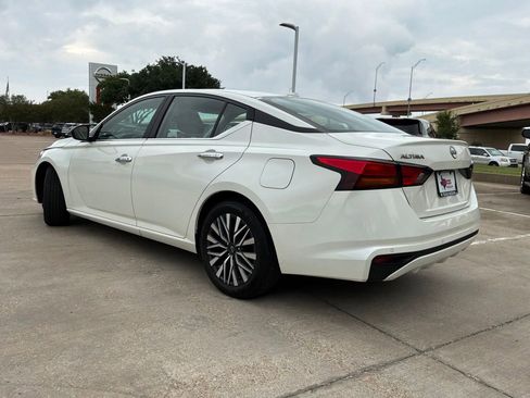 Used 2025 Nissan Altima 2.5 SV FWD image 8