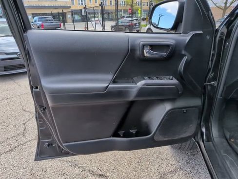 Used 2021 Toyota Tacoma TRD Off-Road w/ TRD Premium Off Road Package AWD/4WD image 12