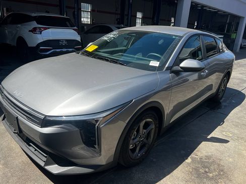 Used 2025 Kia K4 FWD image 2