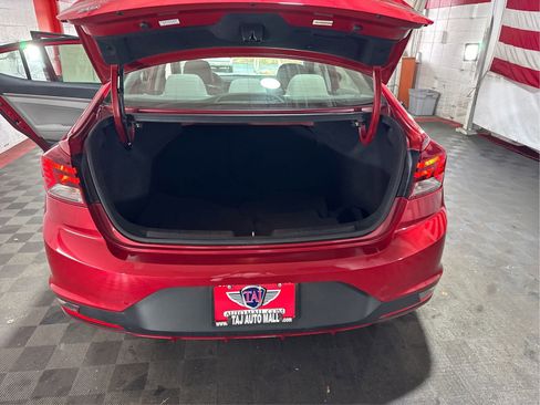 Used 2019 Hyundai Elantra SE image 11
