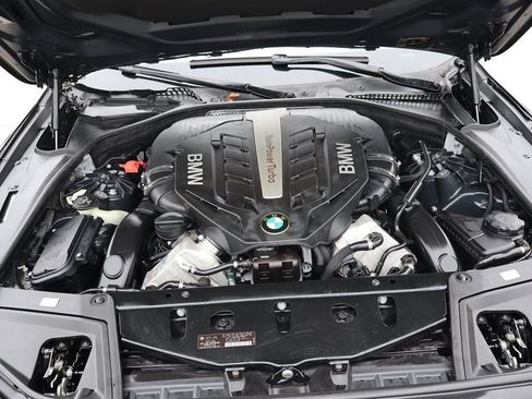 Used 2013 BMW 550i Sedan RWD image 40