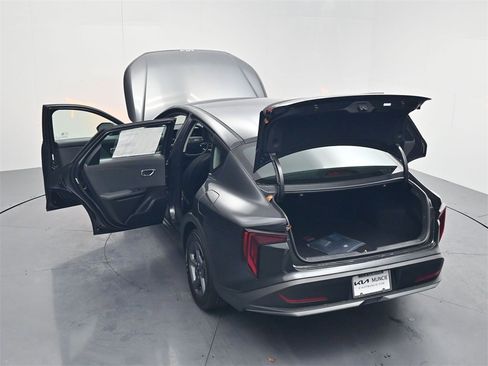 New 2025 Kia K4 LXS image 48