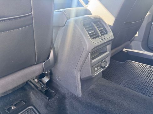 Used 2023 Volkswagen Tiguan SE image 24