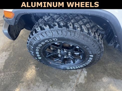 Used 2024 Jeep Gladiator Willys image 10