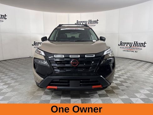 Used 2025 Nissan Rogue SV image 3