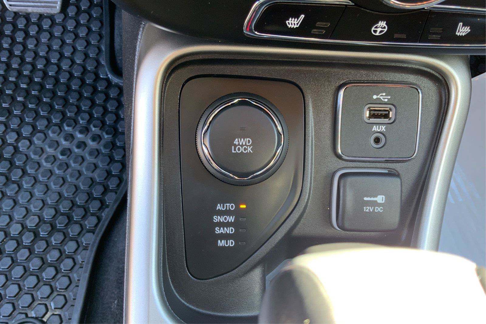 Used 2018 Jeep Compass Latitude w/ Cold Weather Group AWD/4WD image 36