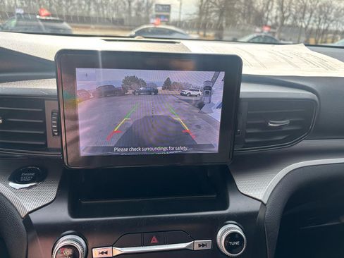 Used 2020 Ford Explorer XLT w/ Comfort Package image 16