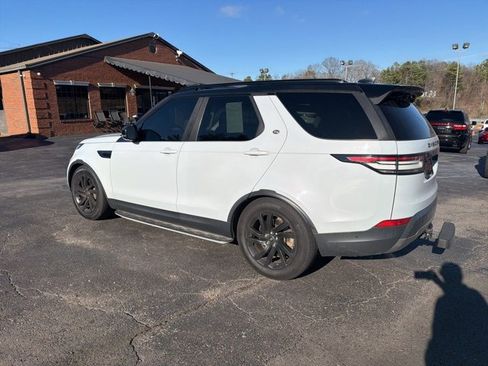 Used 2019 Land Rover Discovery SE image 12