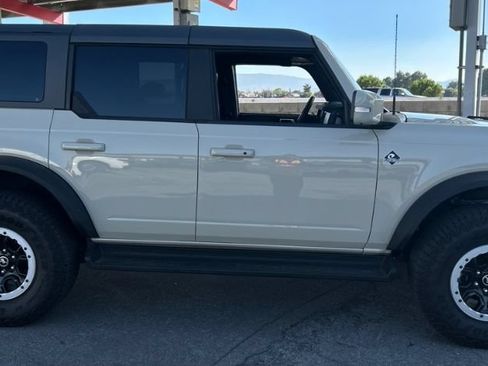 Used 2025 Ford Bronco Outer Banks w/ Sasquatch Package AWD/4WD image 3
