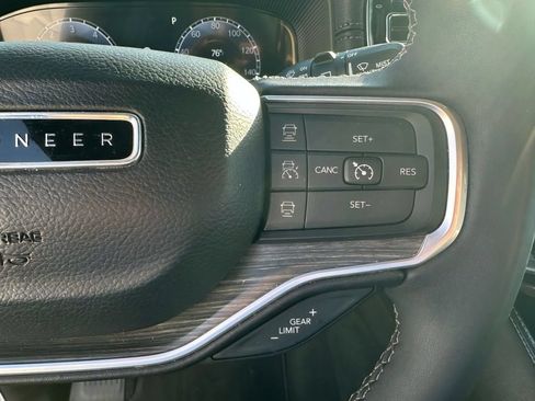 Used 2024 Jeep Wagoneer L Series III w/ Flexible Seating Group AWD/4WD image 19