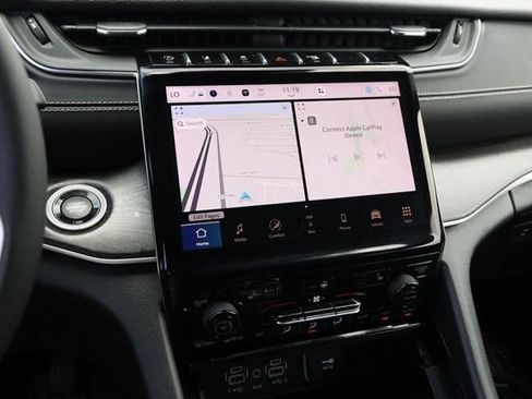 Used 2023 Jeep Grand Cherokee L Limited w/ Luxury Tech Group II AWD/4WD image 19