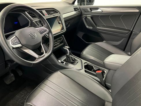 Used 2024 Volkswagen Tiguan SE image 16