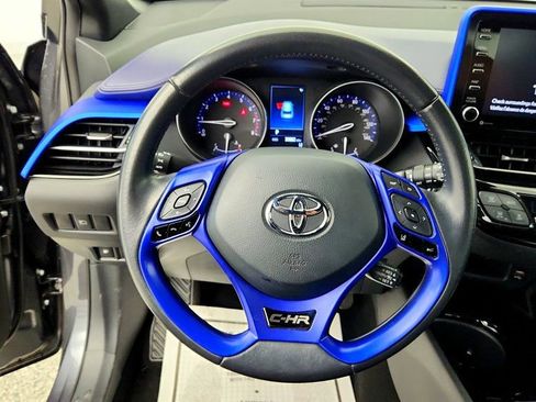Used 2021 Toyota C-HR XLE FWD image 13