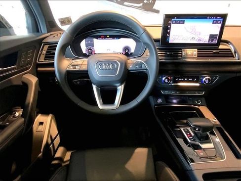 Certified 2025 Audi Q5 2.0T Premium Plus w/ Premium Plus Package AWD/4WD image 11