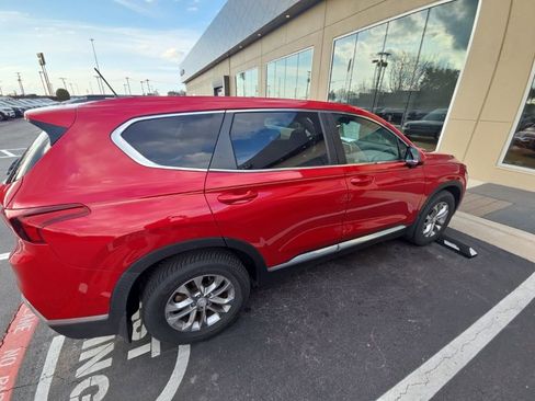 Used 2020 Hyundai Santa Fe SE image 5