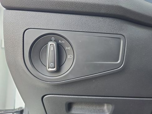 Used 2021 Volkswagen Tiguan SE w/ Panoramic Sunroof Package FWD image 22