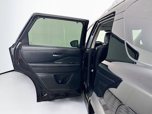Used 2025 Nissan Pathfinder SL w/ Cargo Package AWD/4WD image 26