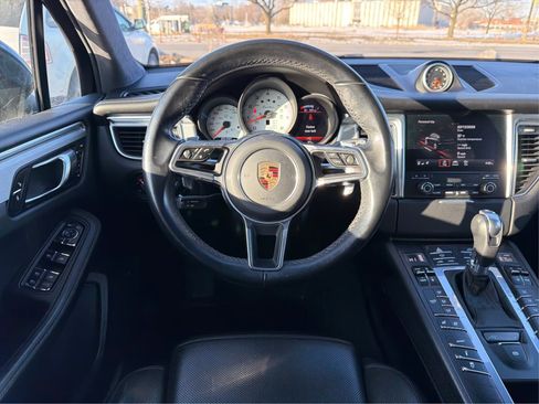 Used 2017 Porsche Macan Turbo image 15