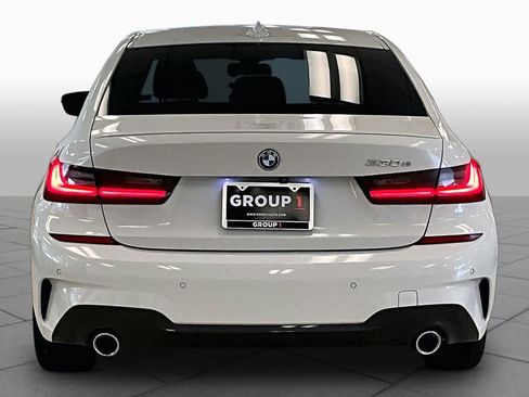 Used 2022 BMW 330e w/ M Sport Package RWD image 4