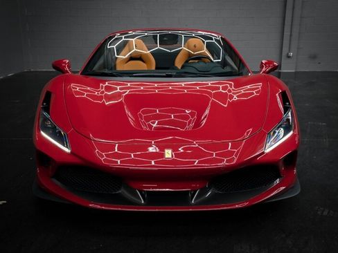 Used 2021 Ferrari F8 Tributo RWD image 2