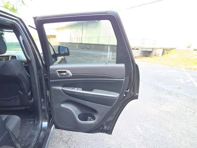 Used 2016 Jeep Grand Cherokee Laredo w/ Quick Order Package 23E RWD image 24