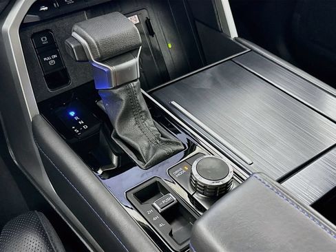 Used 2024 Toyota Tundra Platinum AWD/4WD image 19