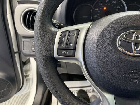 Used 2012 Toyota Yaris 4-Door Hatchback image 16