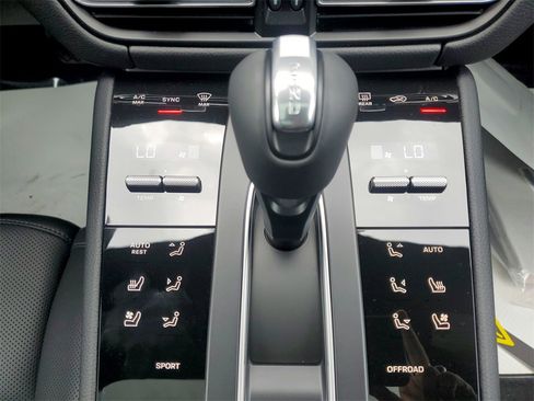 Used 2025 Porsche Macan Turbo image 15