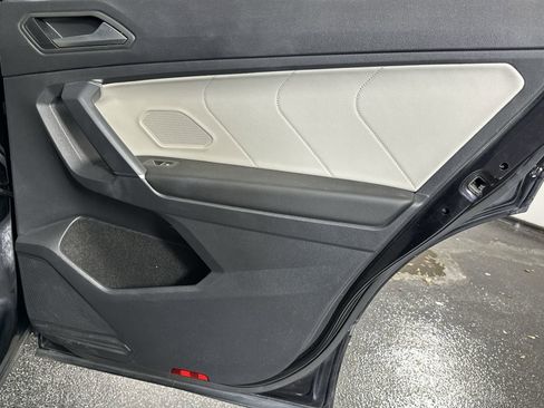 Used 2020 Volkswagen Tiguan SEL Premium R-Line image 36