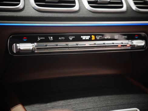 Used 2024 Mercedes-Benz GLS 450 4MATIC image 26