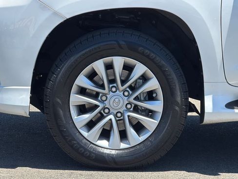 Used 2022 Lexus GX 460 Premium w/ Premium Package AWD/4WD image 32