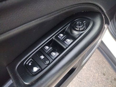 Used 2018 Jeep Compass Latitude w/ Cold Weather Group image 13