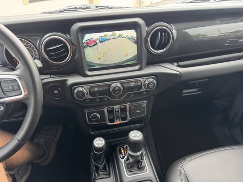 Used 2021 Jeep Wrangler Unlimited Sahara AWD/4WD image 11