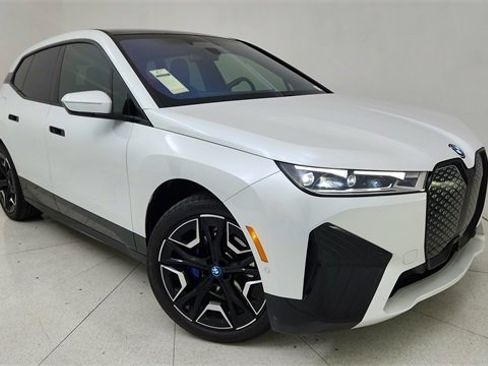 Used 2025 BMW iX xDrive50 image 1