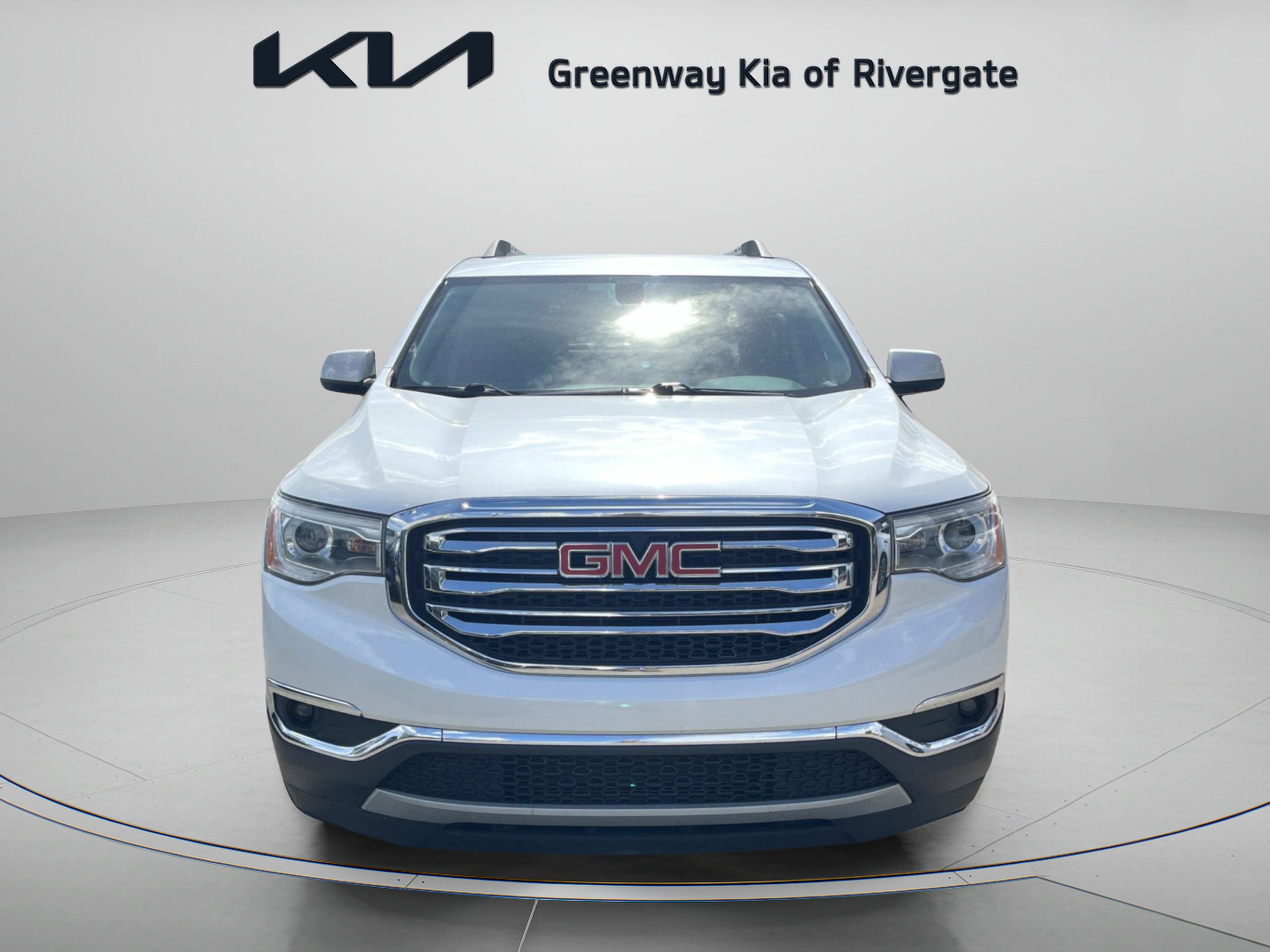 Used 2019 GMC Acadia SLT FWD image 2