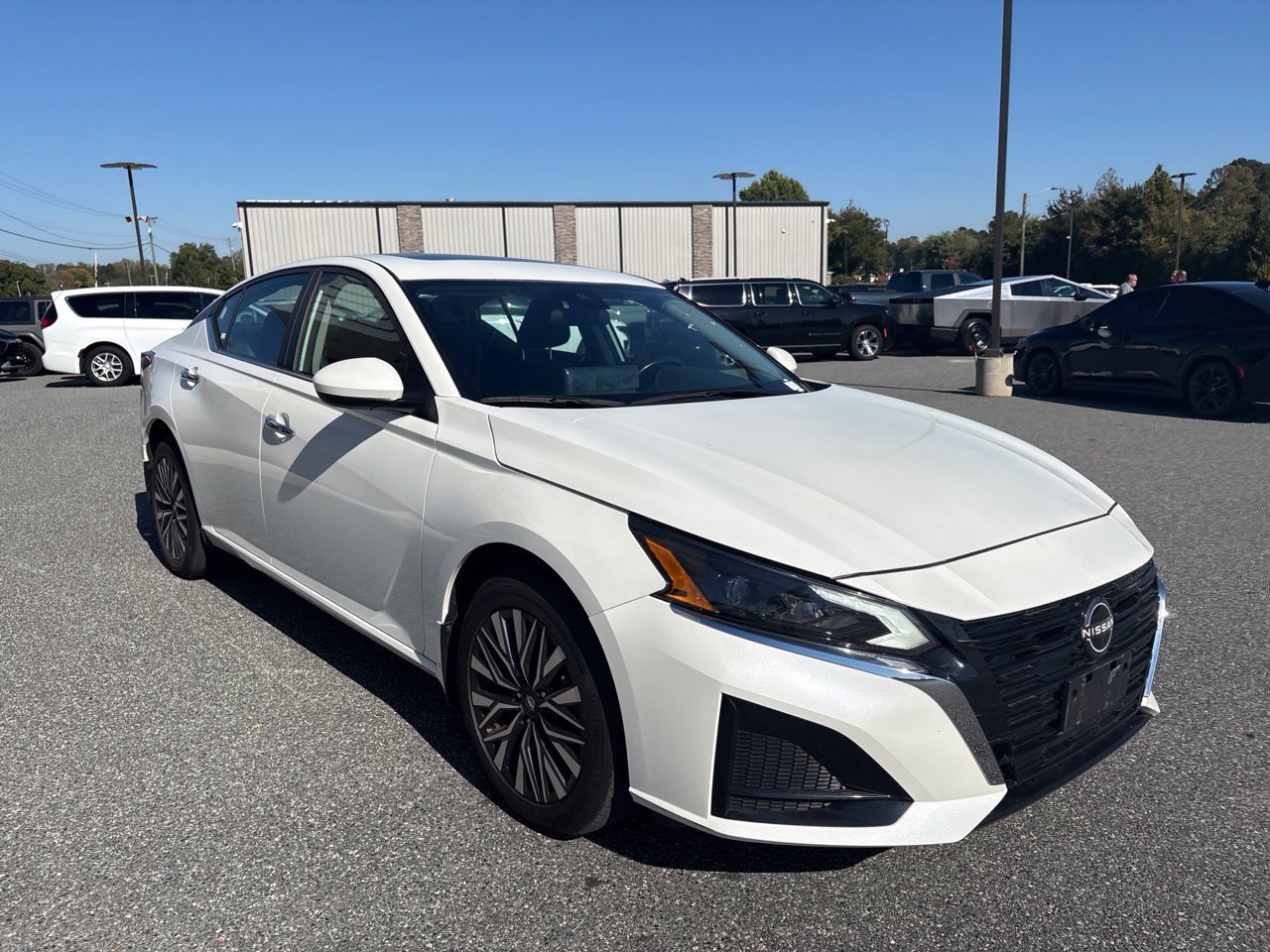 Used 2024 Nissan Altima 2.5 SV w/ SV Premium Package AWD/4WD image 11