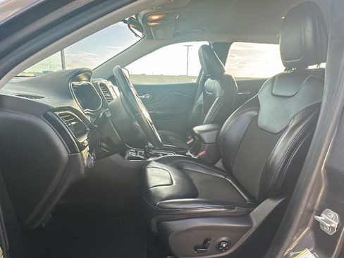 Used 2020 Jeep Cherokee Latitude Plus FWD image 4