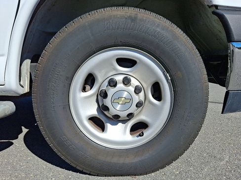 Used 2024 Chevrolet Express 2500 w/ Driver Convenience Package image 8