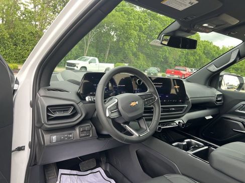 New 2025 Chevrolet Silverado EV LT image 10