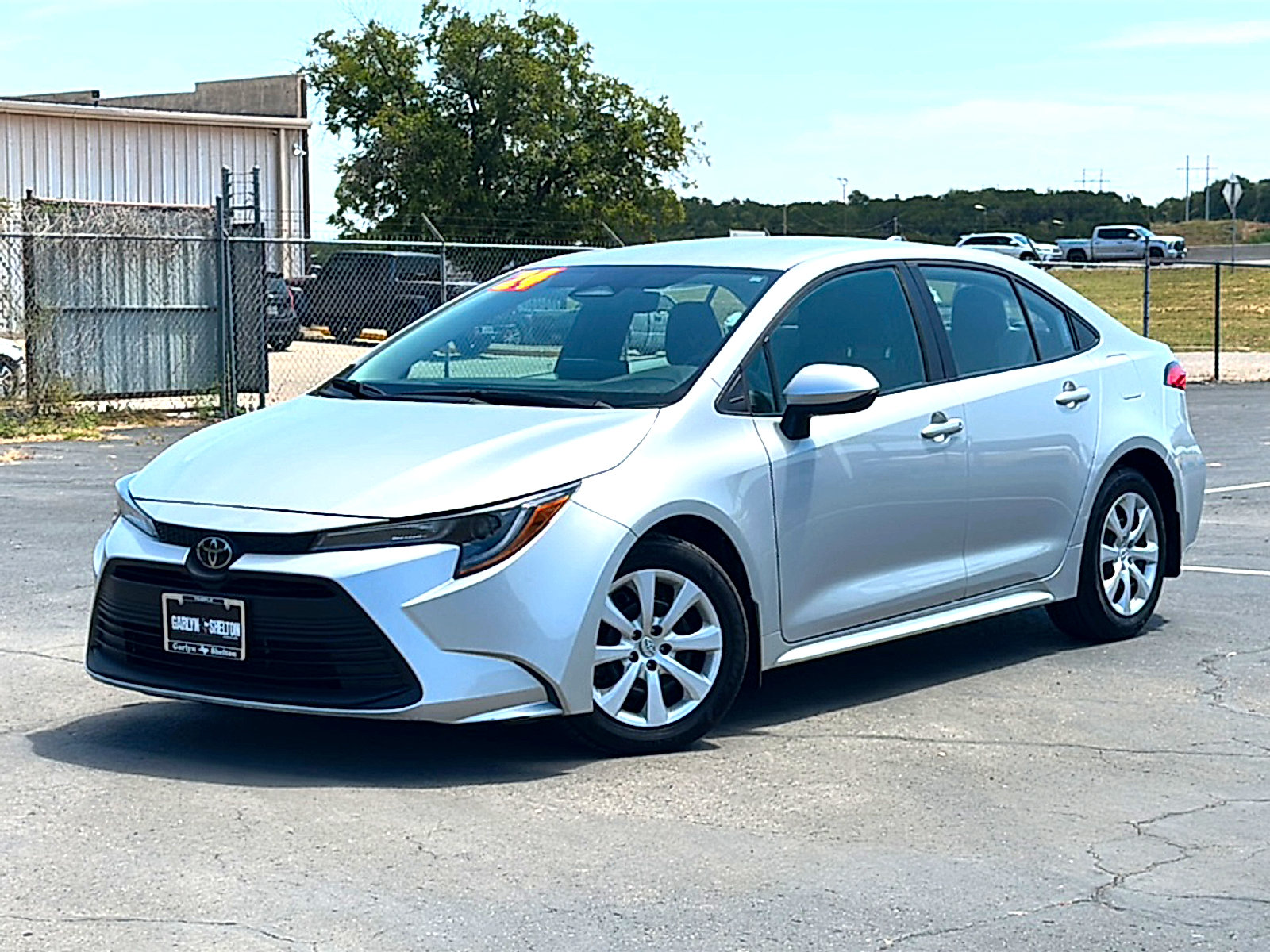 Used 2024 Toyota Corolla LE FWD image 2