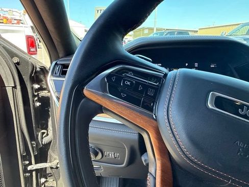 Used 2023 Jeep Grand Cherokee Summit AWD/4WD image 22